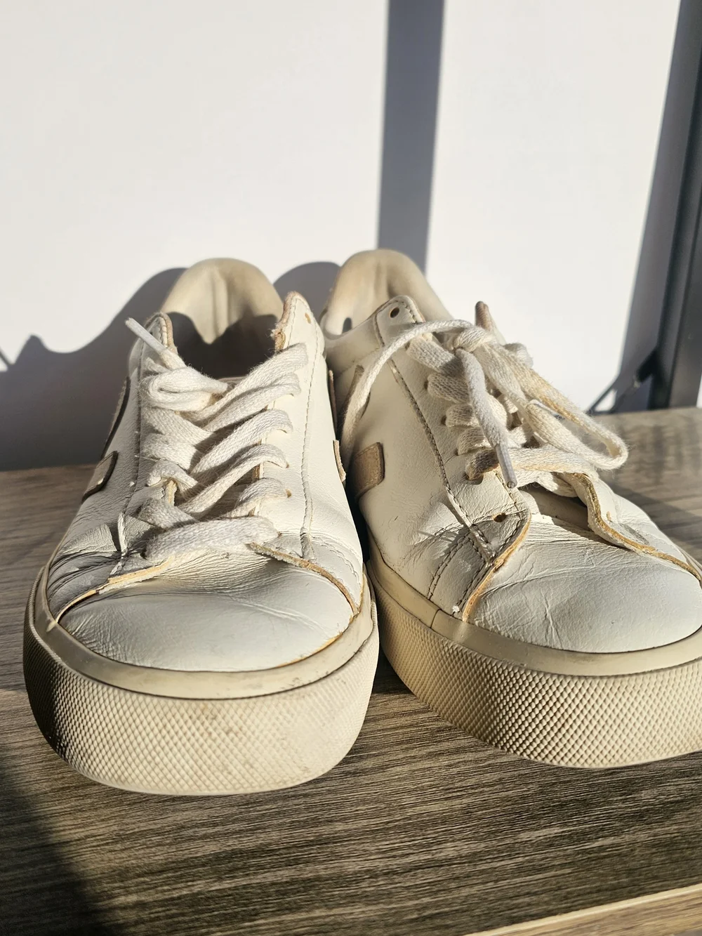 Veja Campo T2 White/Almond Leather Sneakers w/ Beige Suede V Logo Women's Size 9
